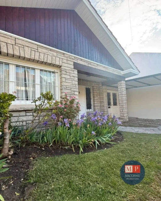 Casas, chalets en Venta — Castelli 670