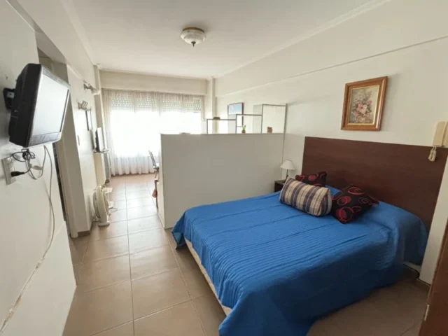 Departamentos, pisos y semipisos en Alquiler por Día — Colón 1712