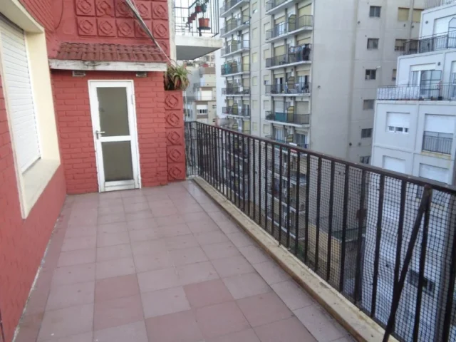 Departamentos, pisos y semipisos en Alquiler Temporario — Moreno 2200