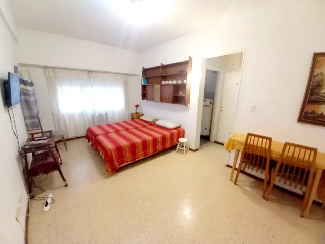 Departamentos, pisos y semipisos en Alquiler por Día — Moreno 2300