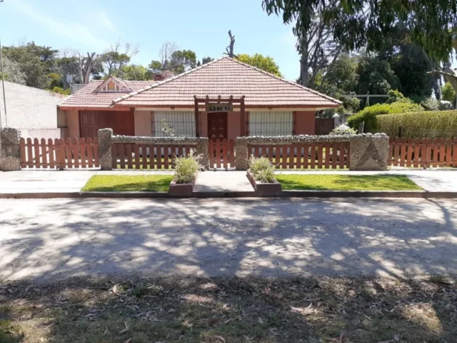 Casas, chalets en Venta — SOLEDAD ENTRE RINGUELET Y PARODI
