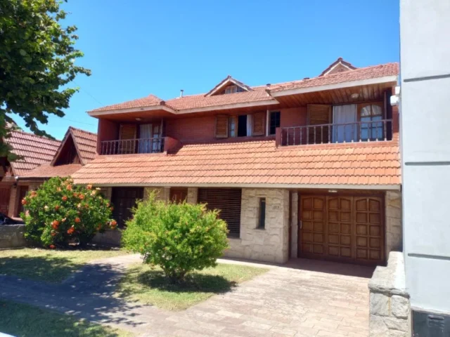 Casas, chalets en Venta — Storni 4972