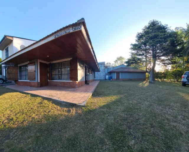 Casas, chalets en Alquiler — Frenguelli 5820
