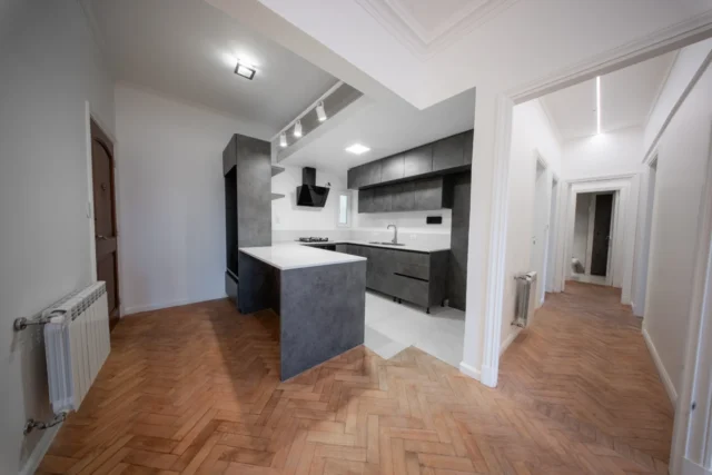 Departamentos, pisos y semipisos en Venta — Alberti 2568