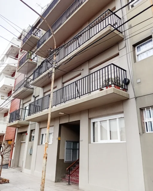 Departamentos, pisos y semipisos en Venta — Peña e Hipólito Yrigoyen