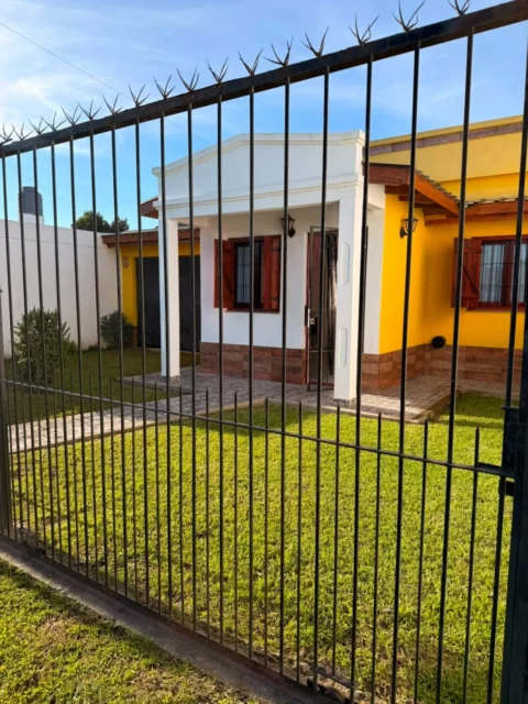 Casas, chalets en Venta — Paula Albarracin 3078