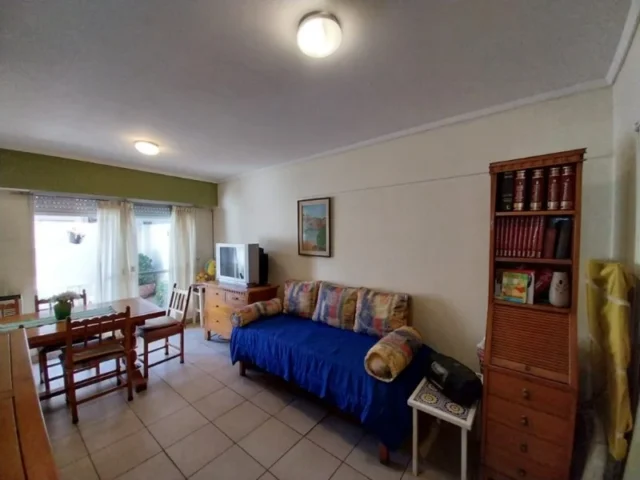 Departamentos, pisos y semipisos en Venta — Entre Ríos 2353