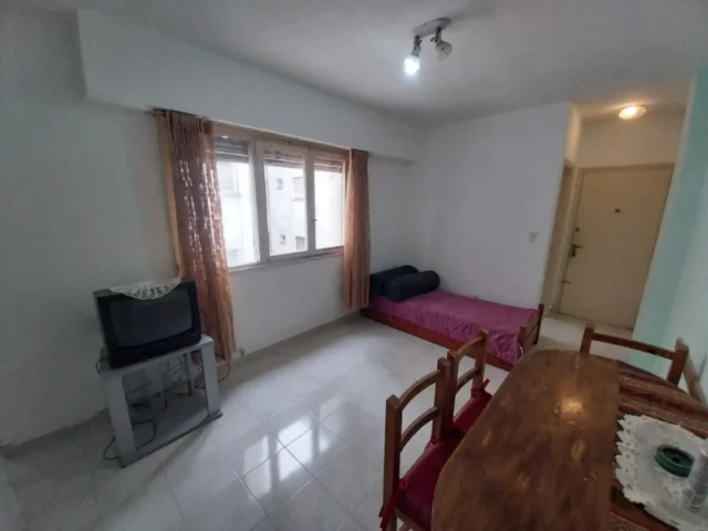 Departamentos, pisos y semipisos en Alquiler — Entre Ríos 2131