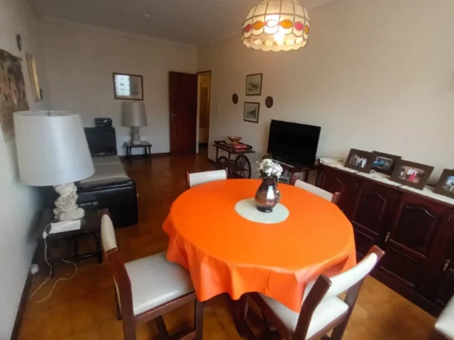 Departamentos, pisos y semipisos en Venta — Moreno 2568