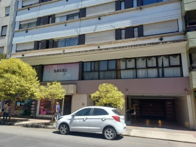 Cocheras y garages en Alquiler — San luis 2055