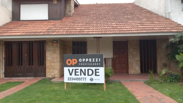 Casas, chalets en Venta — Laprida
