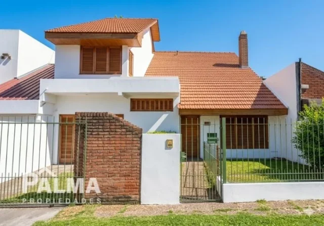 Casas, chalets en Venta — Martínez Zuviría 1200