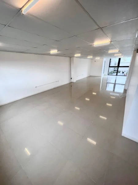 Oficinas en Alquiler — Av. Constitución 4600
