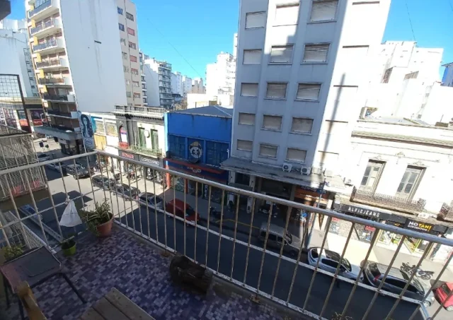 Departamentos, pisos y semipisos en Venta — Rivadavia 2547
