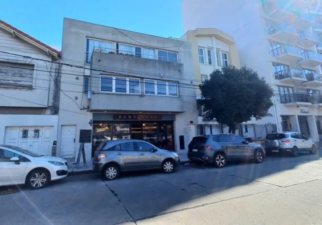 Oficinas en Alquiler — Hipólito Yrigoyen 2775