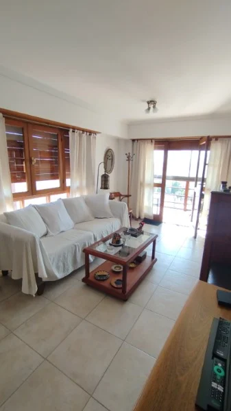 Departamentos, pisos y semipisos en Venta — Hipólito Yrigoyen 2351