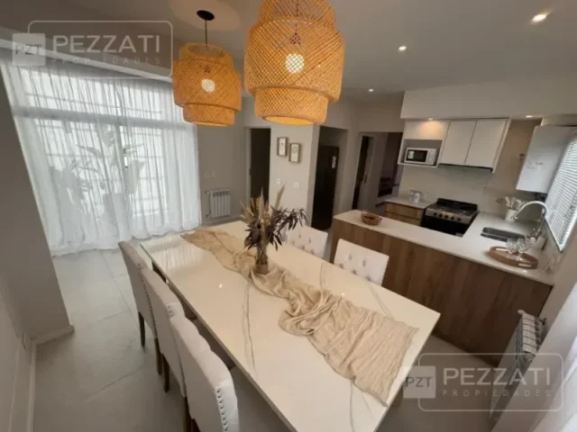 Casas, chalets en Venta — Lamadrid 2700