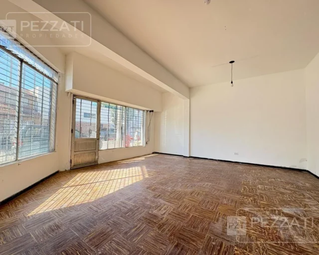 Locales en Alquiler — Savio  (continuaciòn de Corrientes y J. B. Justo)