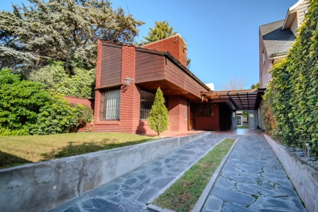 Casas, chalets en Venta — Beruti y Olazabal