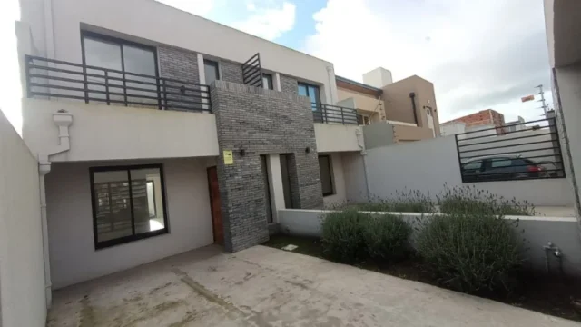 Casas, chalets en Venta — Rejón 6300