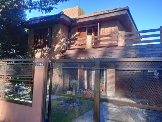 Casas, chalets en Venta — Av. Constitucion 8342