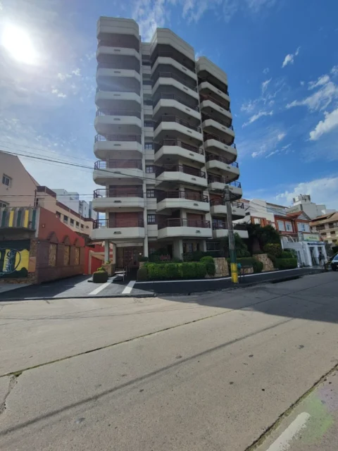 Departamentos, pisos y semipisos en Venta — Av de Los Trabajadores
