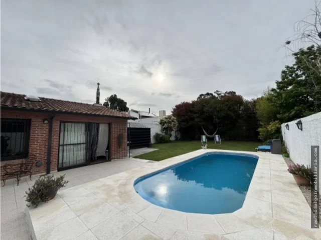 Casas, chalets en Venta — Olegario Andrade 657