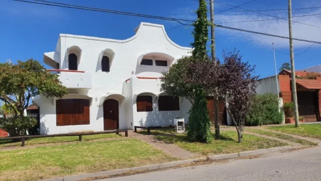 Casas, chalets en Venta — Carasa 3406