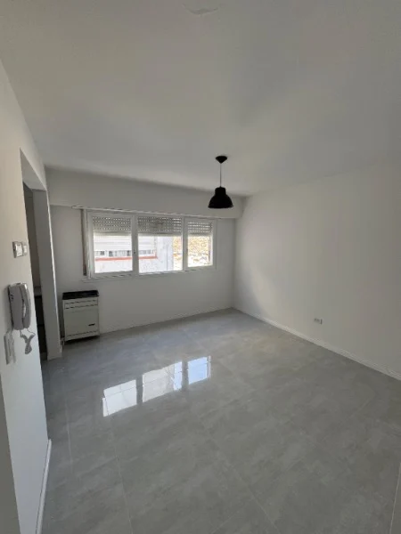Departamentos, pisos y semipisos en Venta — Alsina 2556