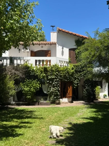 Casas, chalets en Venta — Zacagnini 6352