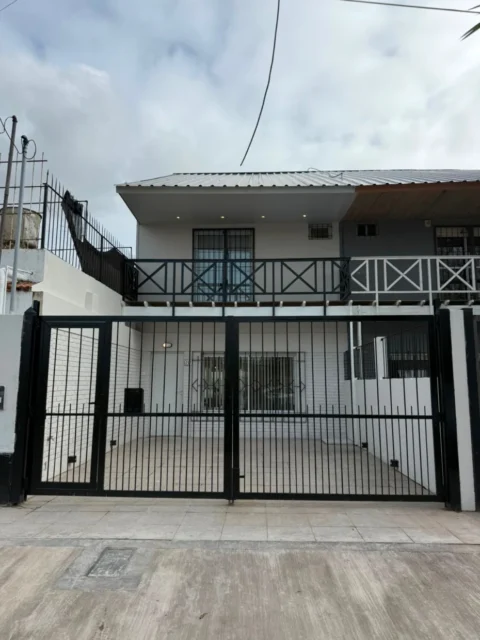 Dúplex en Venta — Libres del sud 717