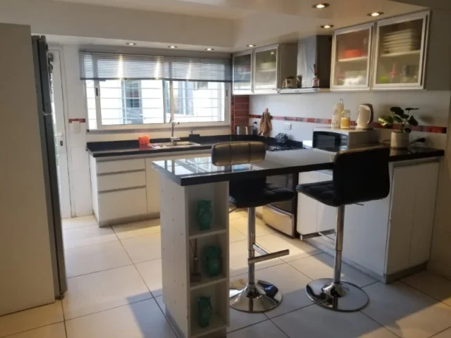 Casas, chalets en Venta — Nápoles 6300