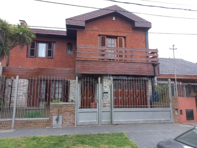 Casas, chalets en Venta — Vernet 1875