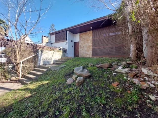 Casas, chalets en Venta — San Luis 4500