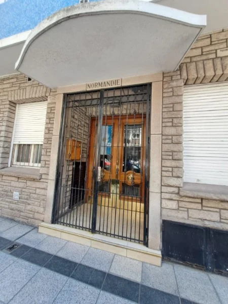 Departamentos, pisos y semipisos en Venta — Entre Rios 2111