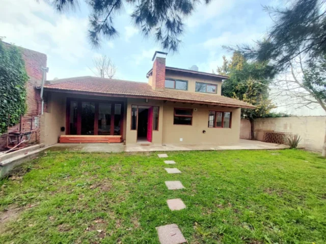 Casas, chalets en Venta — MARIE CURIE 5300
