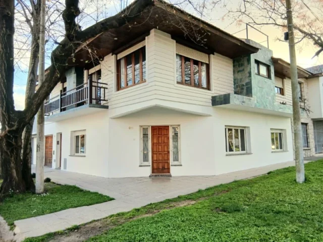 Casas, chalets en Alquiler — GUIDO 4201