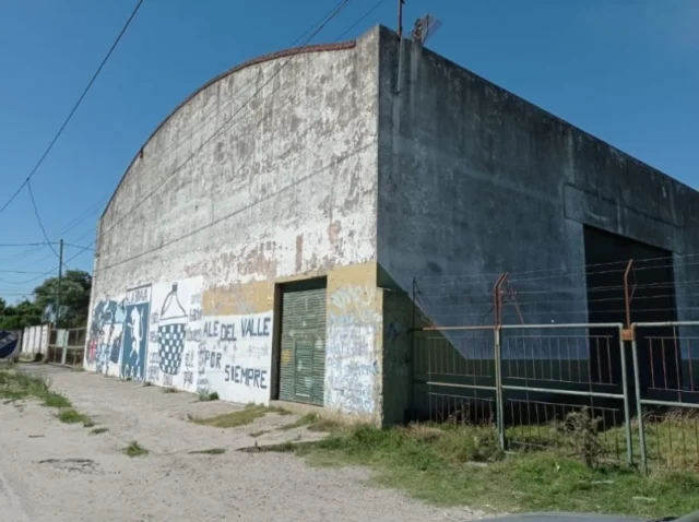 Lotes y terrenos en Venta — CALABRIA 8690