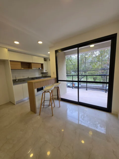 Departamentos, pisos y semipisos en Alquiler — Dorrego 2241