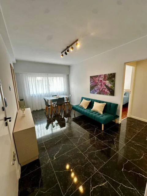 Departamentos, pisos y semipisos en Venta — Bolívar 2711