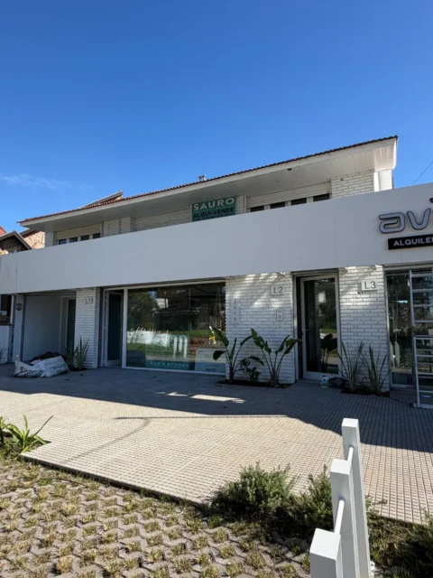 Locales en Alquiler — Avenida Edison 2519