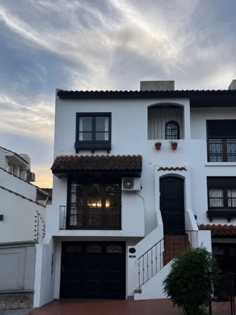 Casas, chalets en Alquiler — Mendoza 2600