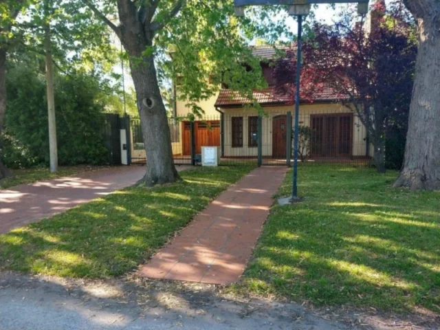 Casas, chalets en Venta — Eduardo Newbery 8375