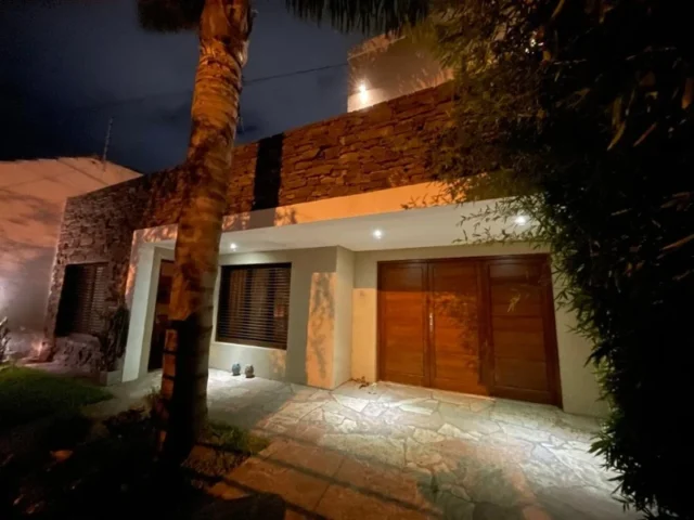 Casas, chalets en Venta — Pringles 1800