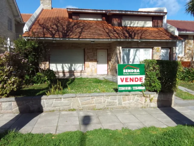 Casas, chalets en Venta — Quintana 2256