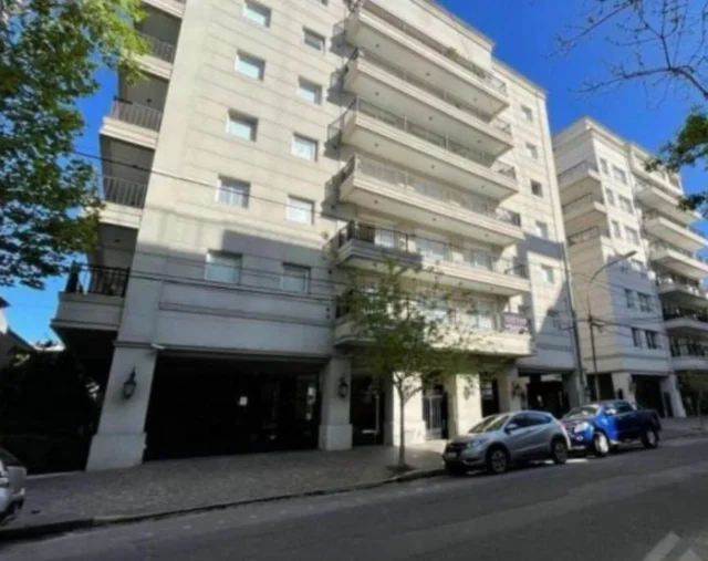 Departamentos, pisos y semipisos en Venta — Sarmiento 3100