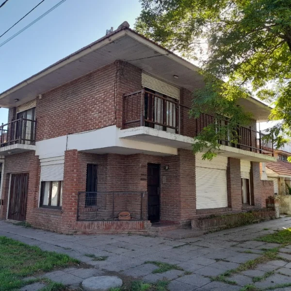 Casas, chalets en Venta — roca 4702