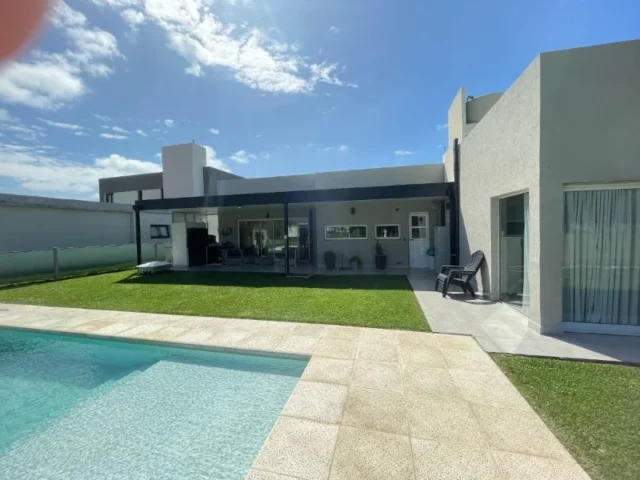 Casas, chalets en Venta — RUTA 2 KM.396