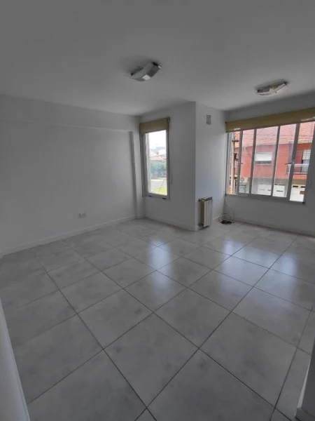 Departamentos, pisos y semipisos en Venta — España 4211