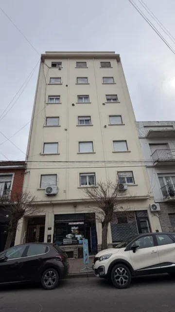 Departamentos, pisos y semipisos en Alquiler — Santiago del Estero 2883